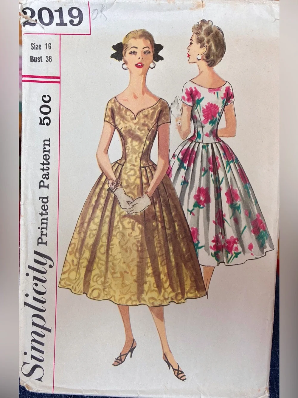 Simplicity flattering neckline